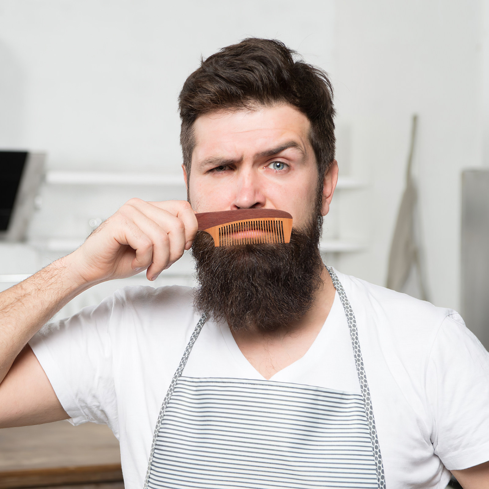 Baardkam voor mannen, houten s - Beard Oil recensie en prijs